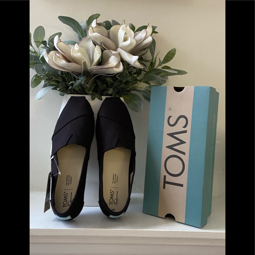 Toms Alpargata Black Canvas NWT Size 9